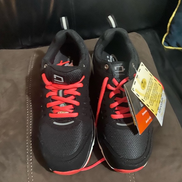 Steel toe work shoes - Picture 1 of 2